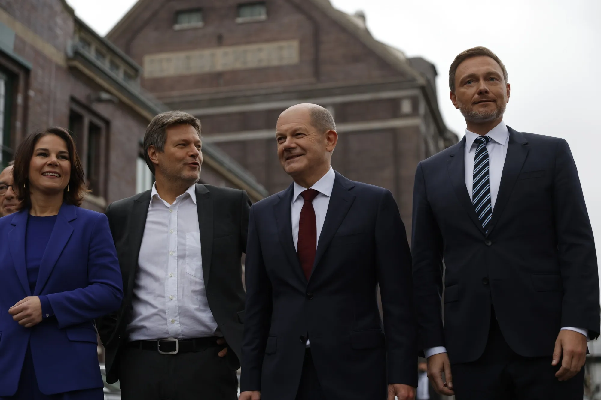 Scholz (center) and coalition partners.
