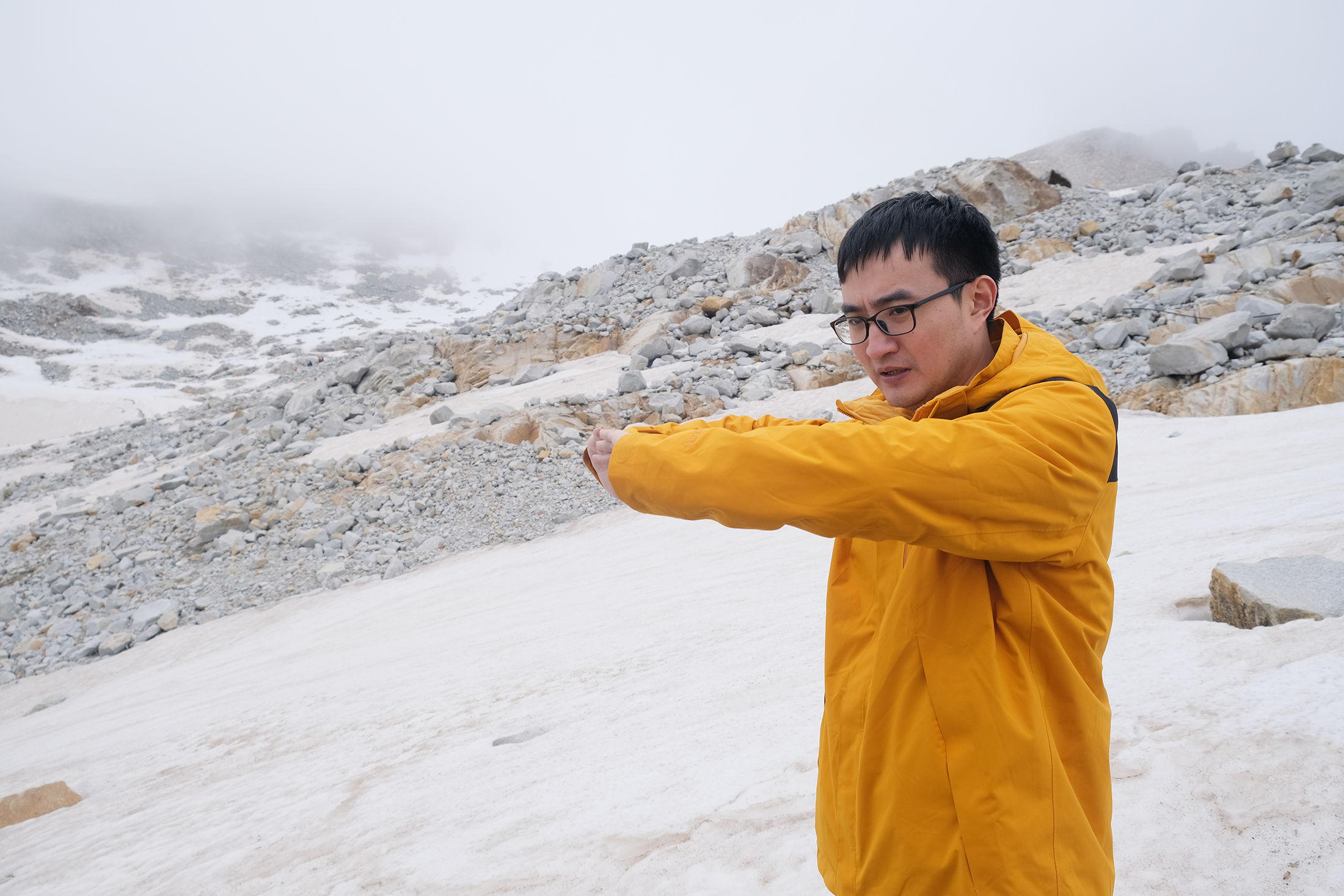 Inside China's Experiment to Save a Melting Glacier - Bloomberg