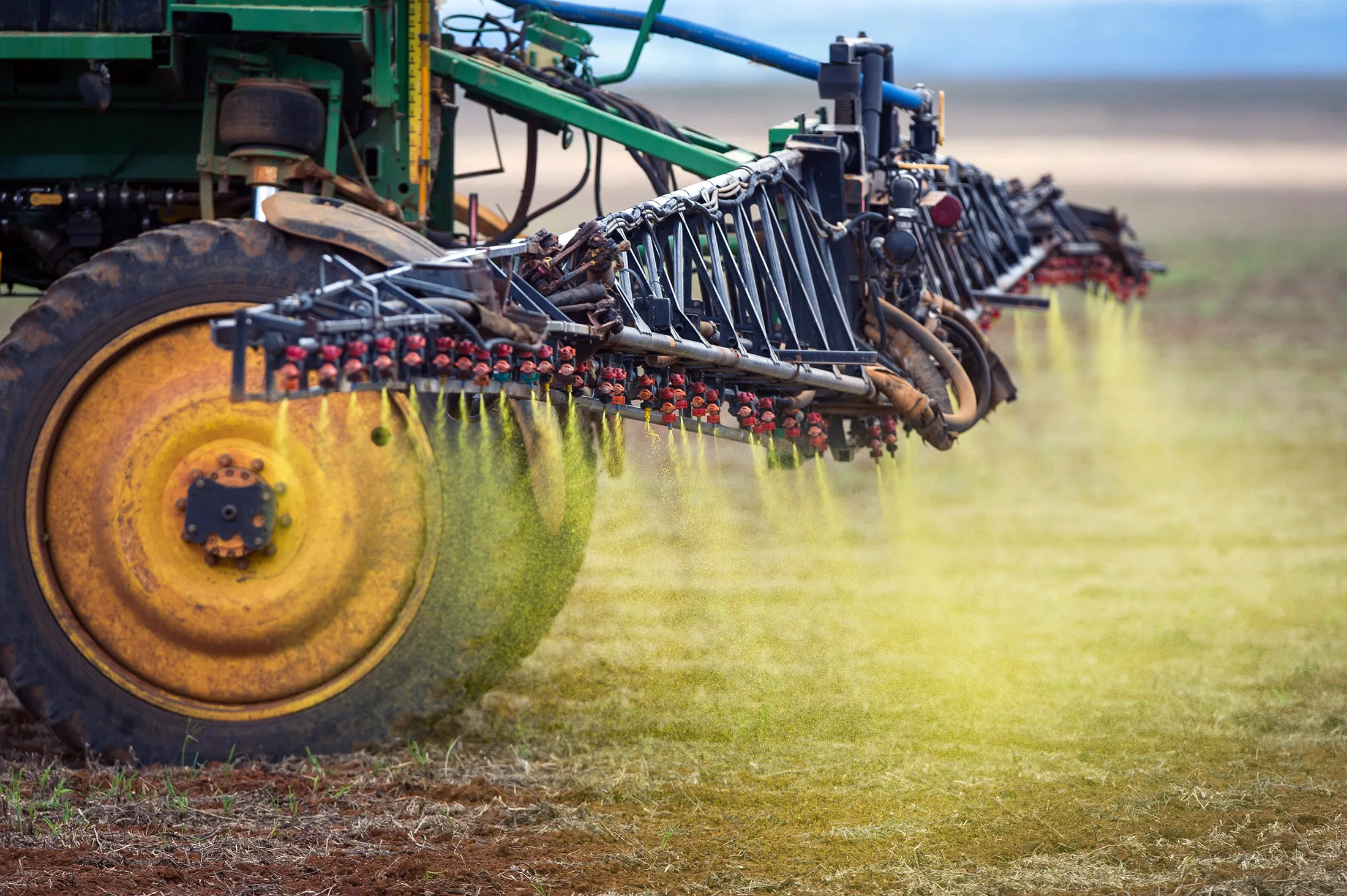 Brazil Prosecutors Sue to Ban Weed Killer Glyphosate - Bloomberg