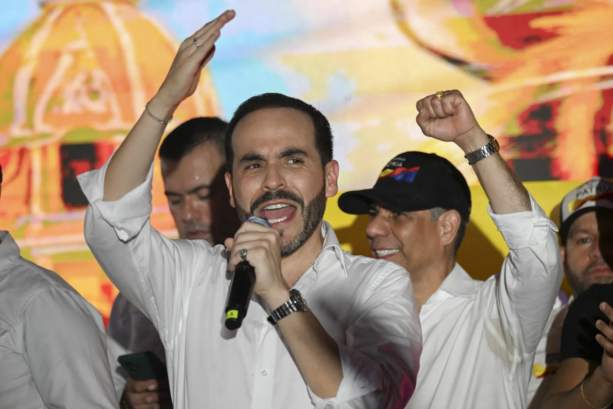 Colombian Conservative De la Espriella Leads 2026 Vote in Poll - Bloomberg