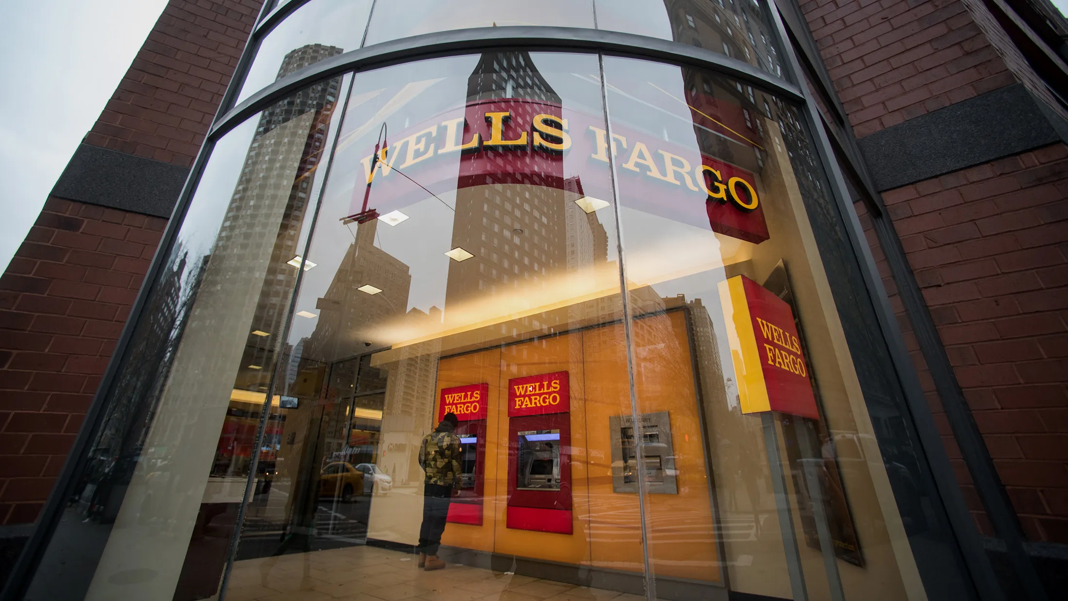 Wells Fargo Leads Banks Up as Trump Win Seen Curbing Warren - Bloomberg