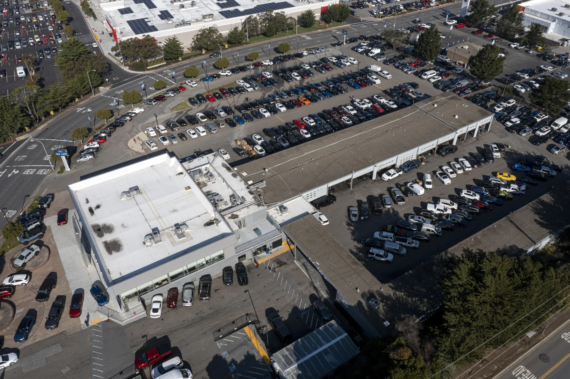 EV Inventories Hit Record High in US as Cars Pile Up on Dealer Lots -  Bloomberg