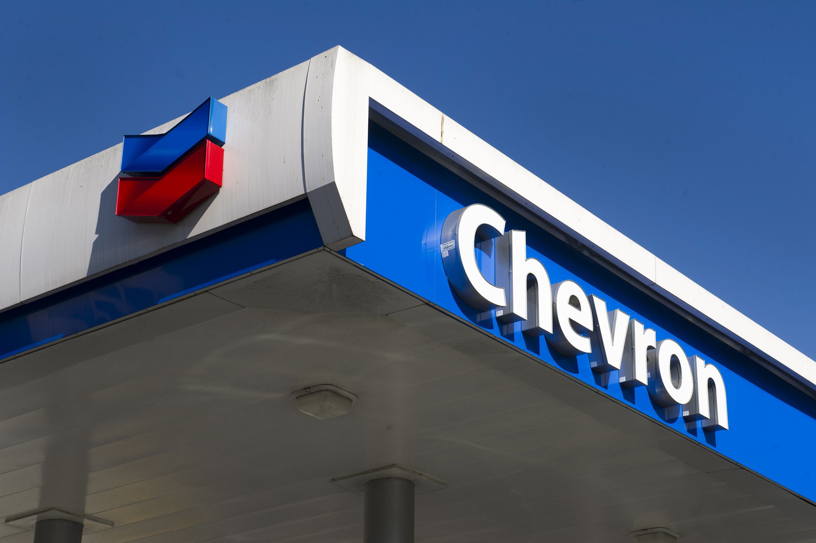 Chevron. Chevron, нефтегазовая компания. Компания Шеврон США. Нефтегазовая компания Шеврон. Chevron генеральный директор.