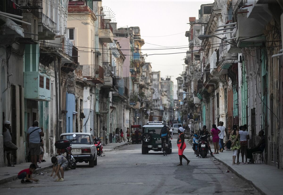 bloomberg.com - Jim Wyss - Cuba Devalues Currency to Grapple With Deepening Economic Crisis