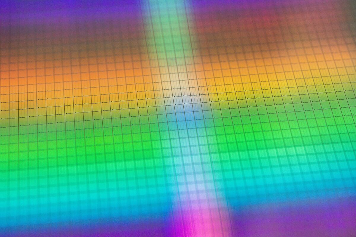 US Explores Better Location Trackers for AI Chips, Official Says
