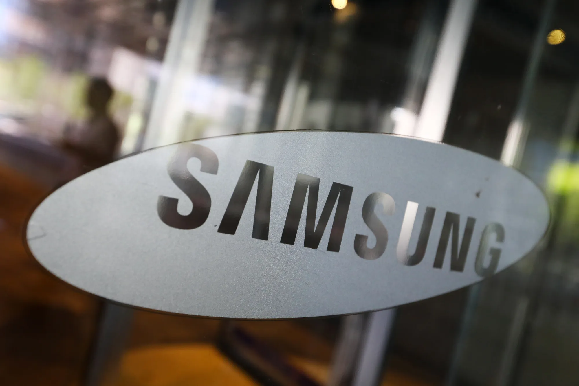 The Samsung Electronics Co. logo&nbsp;at the company's Seocho office building in Seoul.&nbsp;