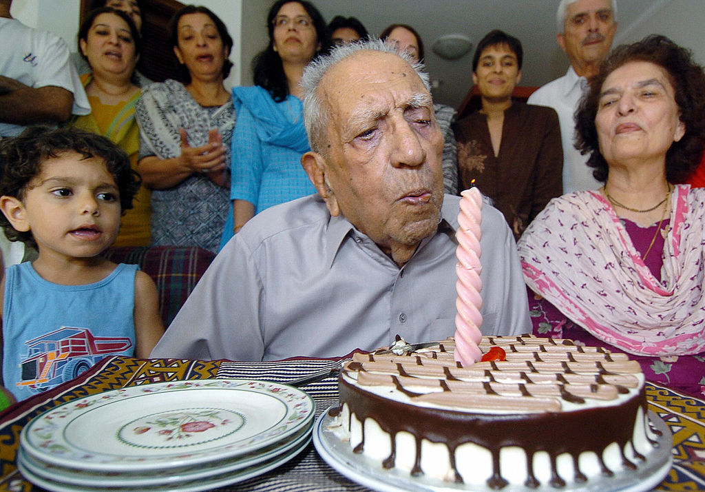 Living Past 100 Isn't for Everybody - Bloomberg