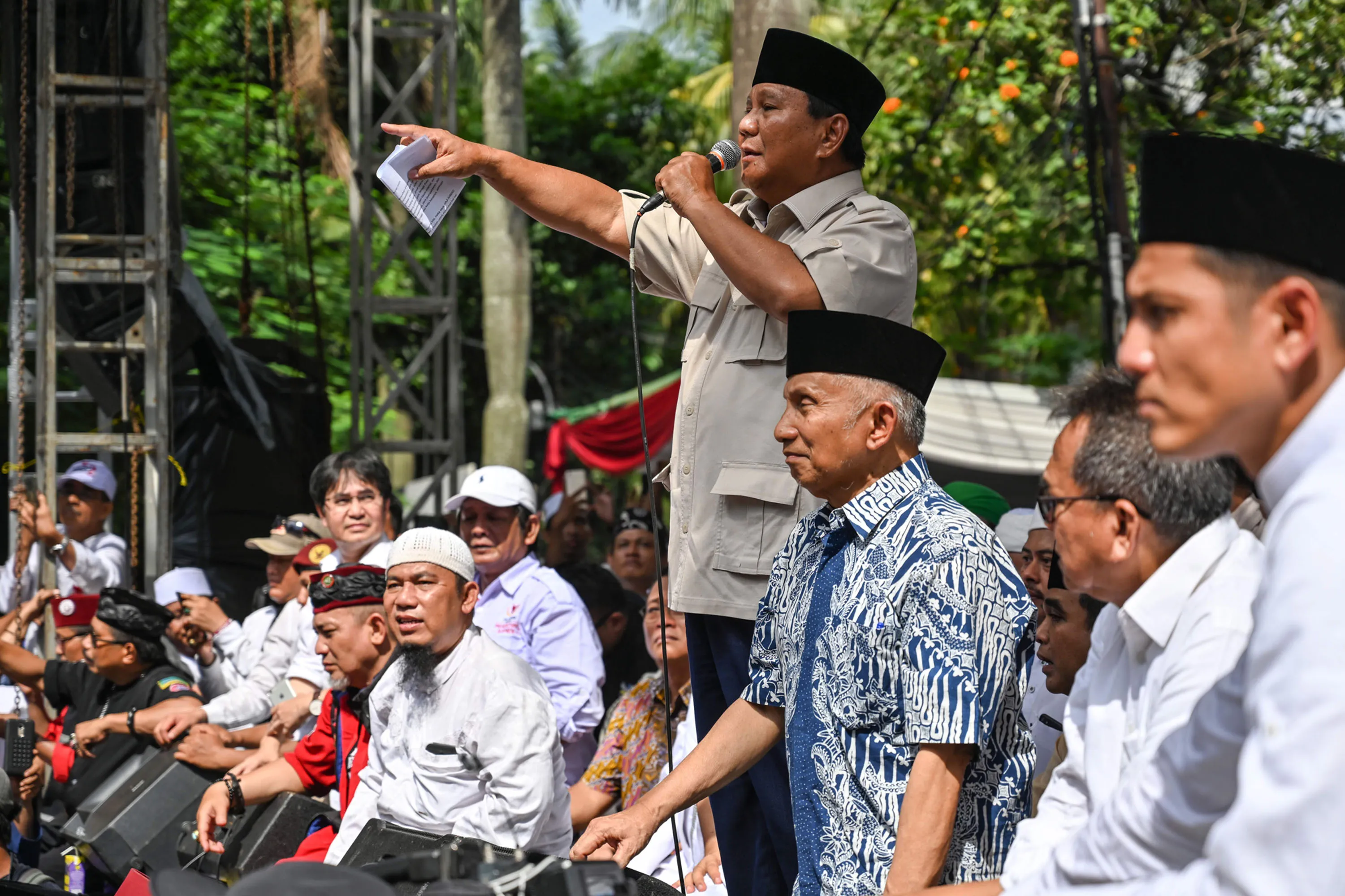 Prabowo Subianto&nbsp;delivers a speech to supporters in Jakarta on April 19.