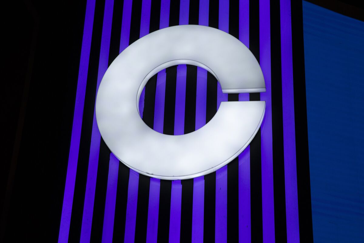 Coinbase Downgraded as Analyst Says Crypto Uncertainty Dims Outlook