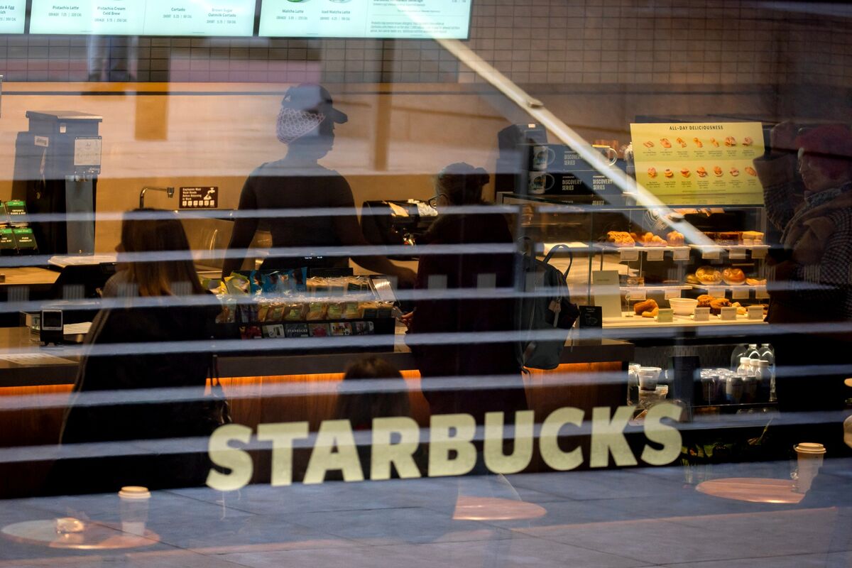 Starbucks Taps AI to Reduce Reliance on Microsoft, IBM Software