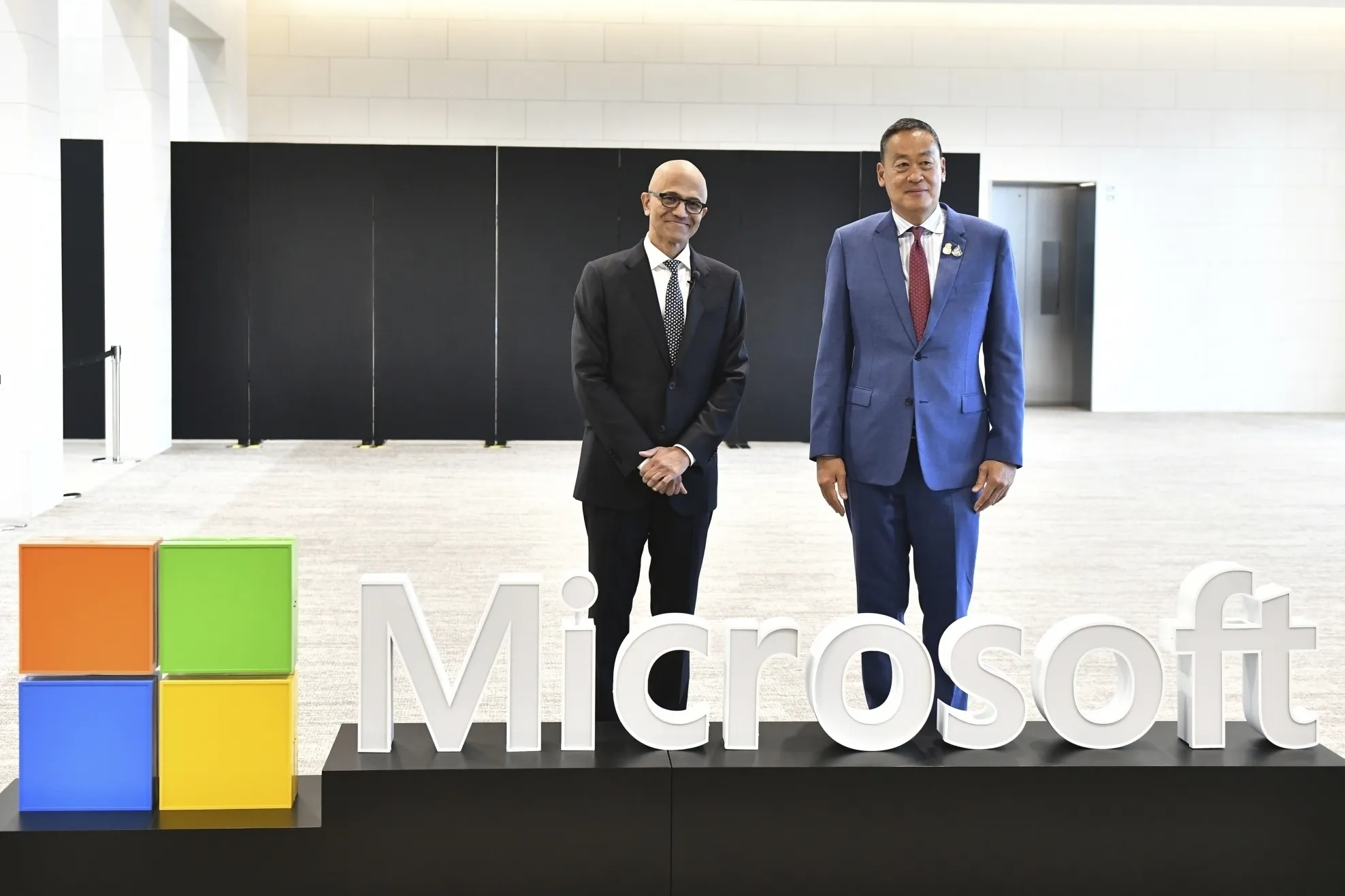 Satya Nadella, left, with Srettha Thavisin in Bangkok on May 1.