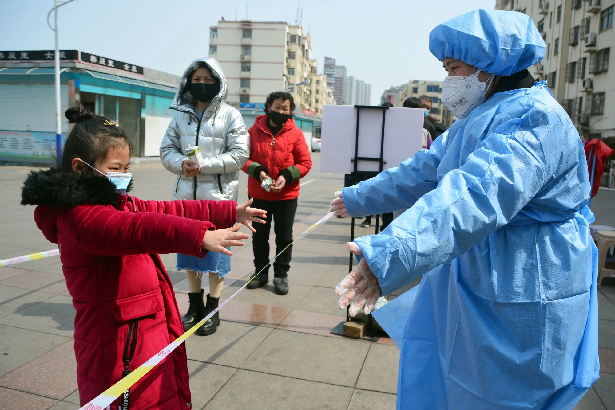 A long-distance hug in China.