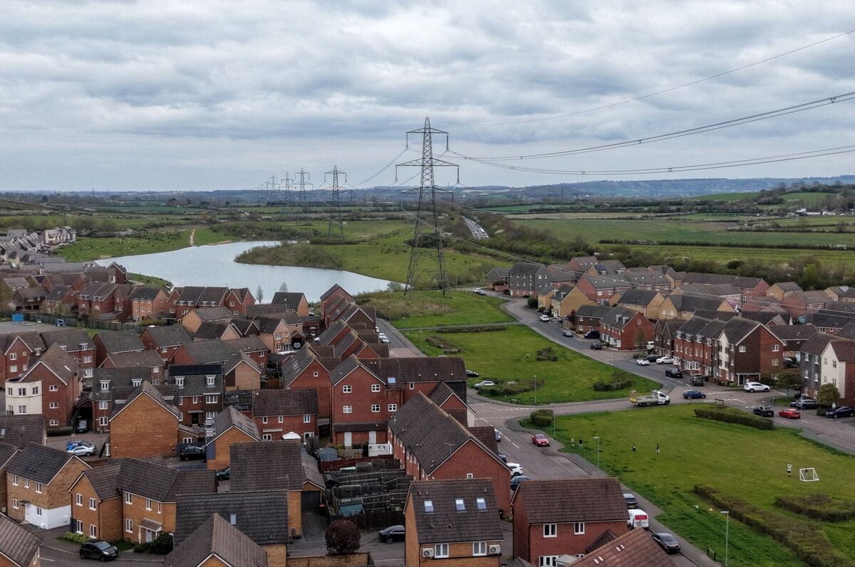 bloomberg.com - Selina Chen - UK Housing Revival Threatened By Political Upheaval, Agents Say