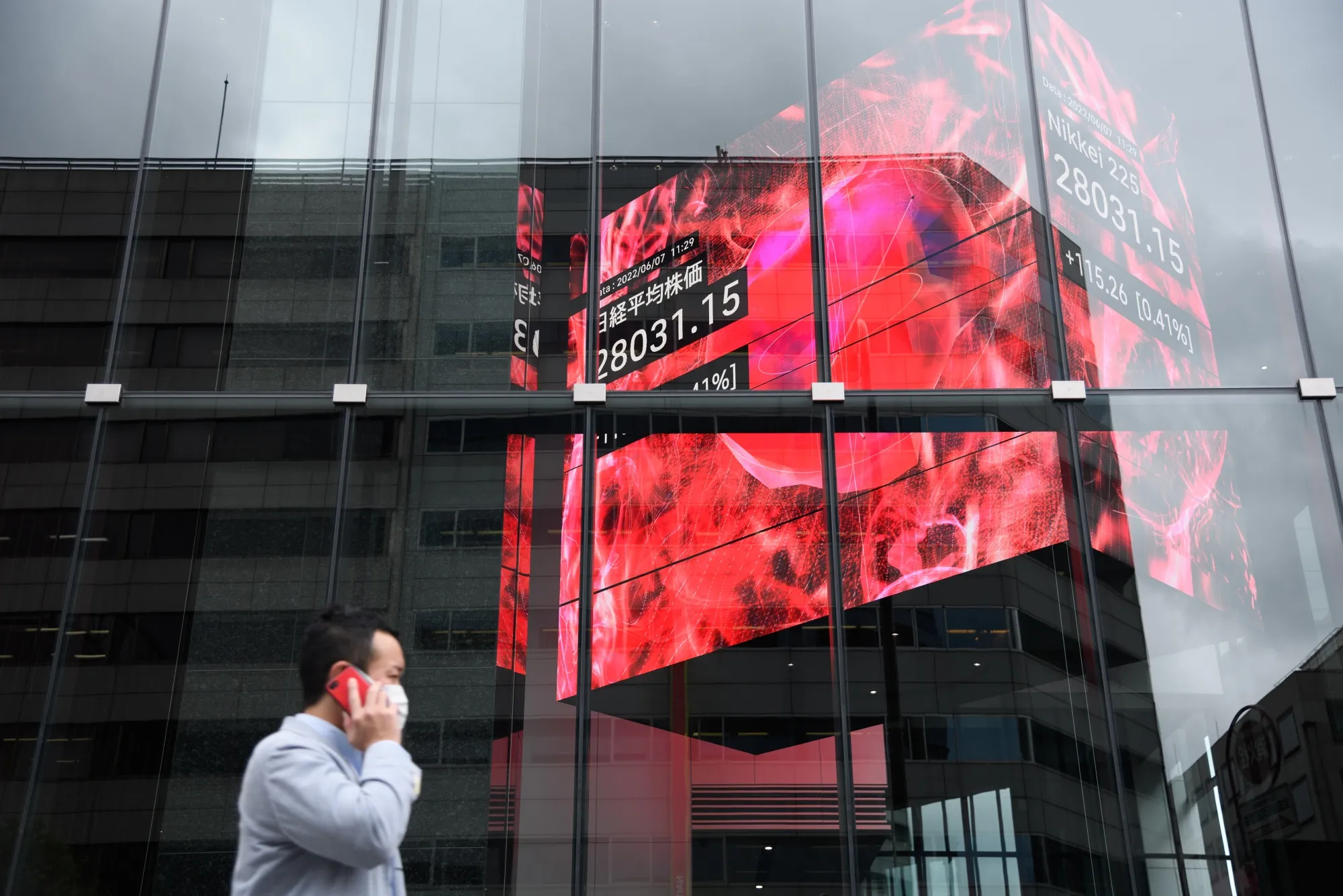 日経平均プットコールレシオ、３万円目前に投資家の強気姿勢崩れず - Bloomberg