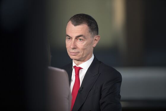 UniCredit Weighs Thousands of Job Cuts in Mustier's New Plan