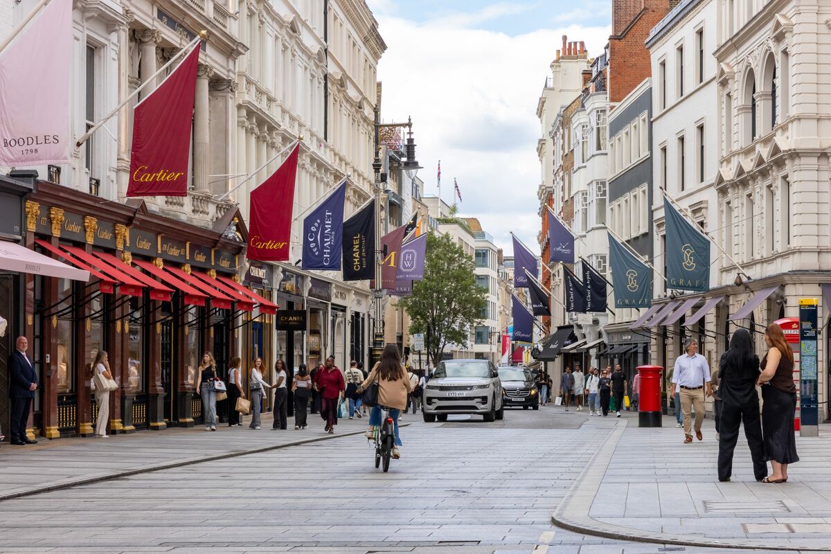 Savills Sees Deals for Central London Stores at Seven-Year High