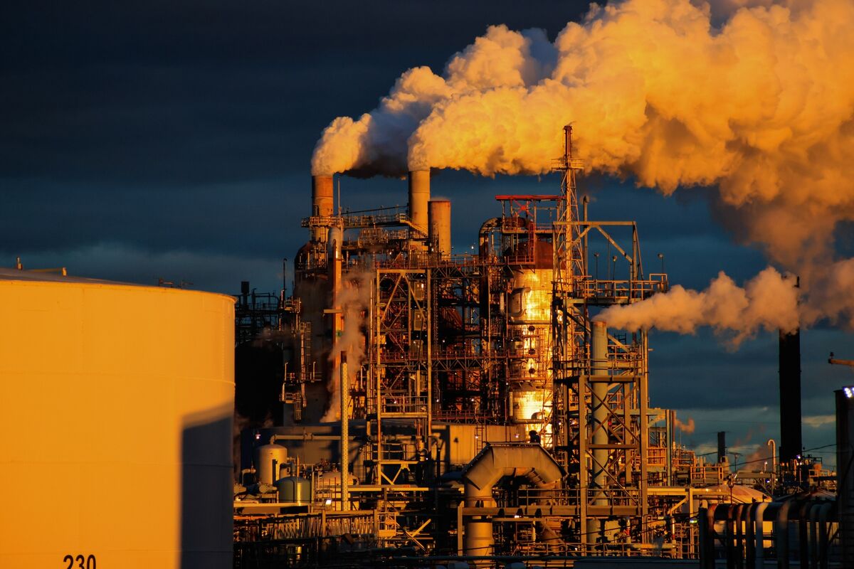 Oil Holds Biggest Drop Since June as Iran Concerns Subside