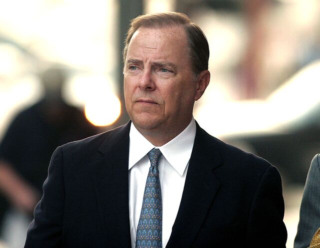 Enron’s Jeff Skilling May Get Decade Off Sentence in Deal - Bloomberg