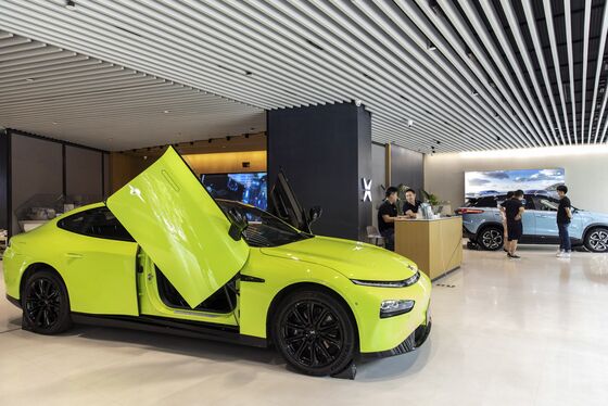 Chinese EV Maker XPeng Ends Flat in Hong Kong Trading Debut