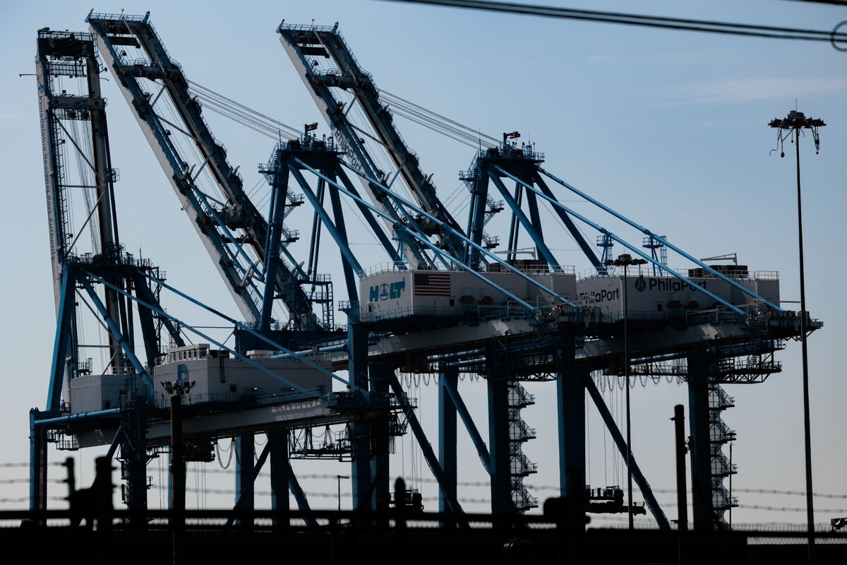 US Trade Deficit Shrinks to Two-Year Low