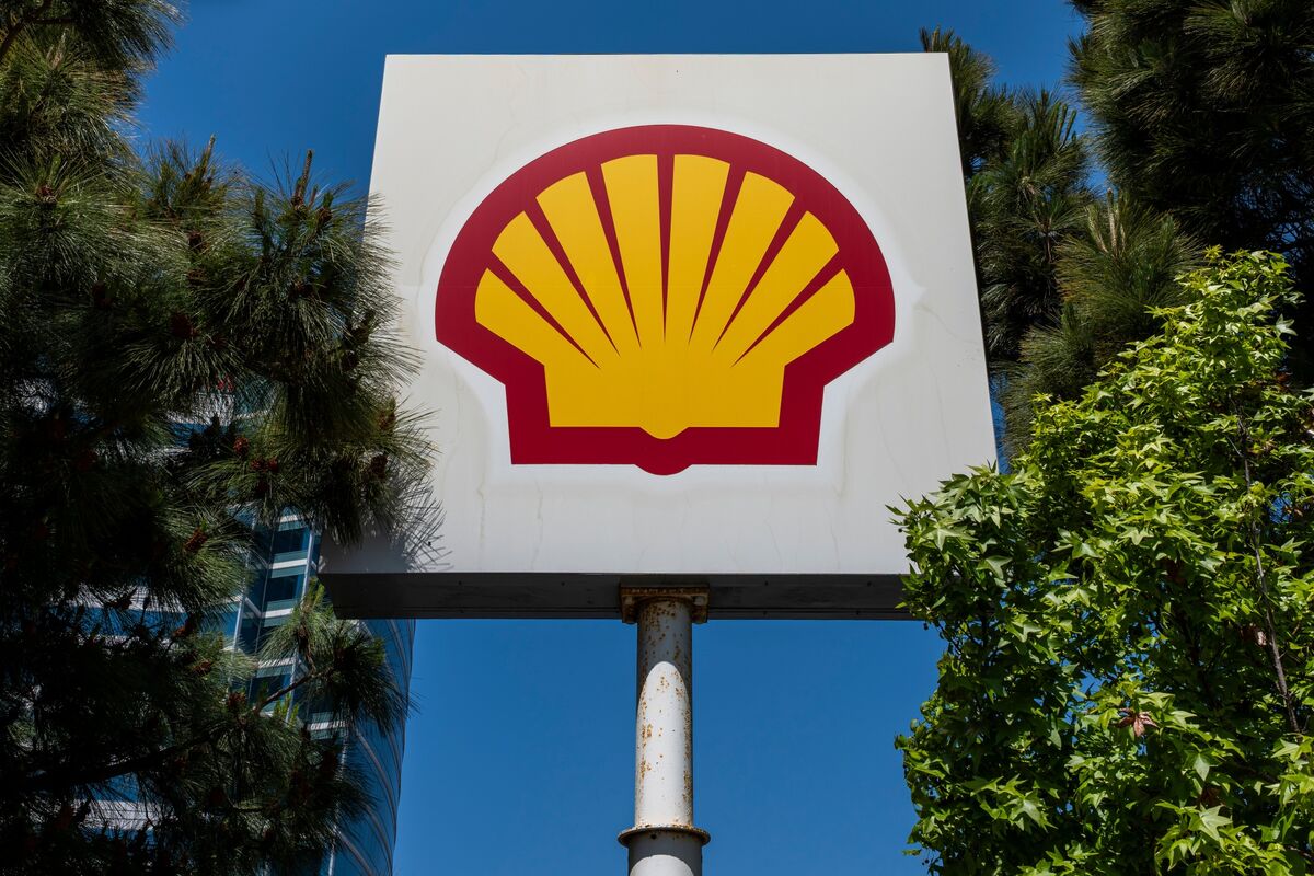 Shell Profits Fall on Prices, Outages, and Uncertainty