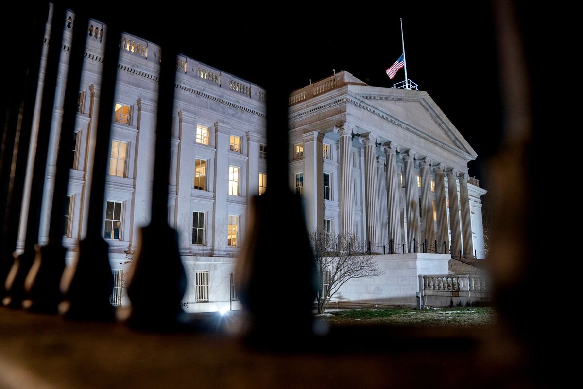 Treasuries Slip for Week as Powell Weighs on Outlook for Rates