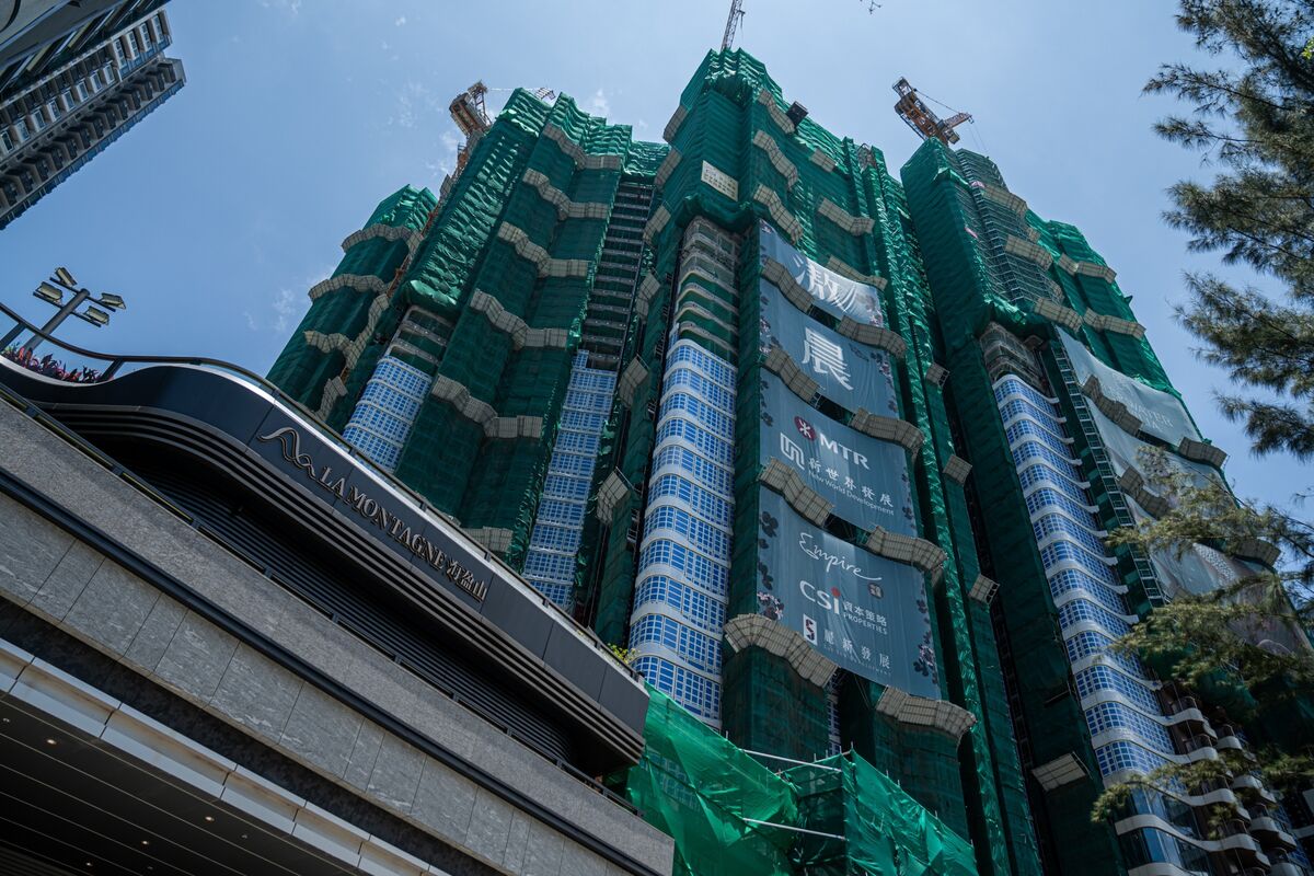 Goldman tìm cách mua một phần khoản vay của New World ở Hồng Kông với giá chiết khấu