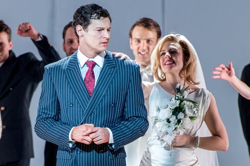 Helene Yorke as Evelyn