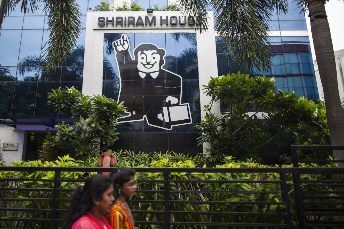MUFG Said to Study Path to Control of India’s Shriram Finance