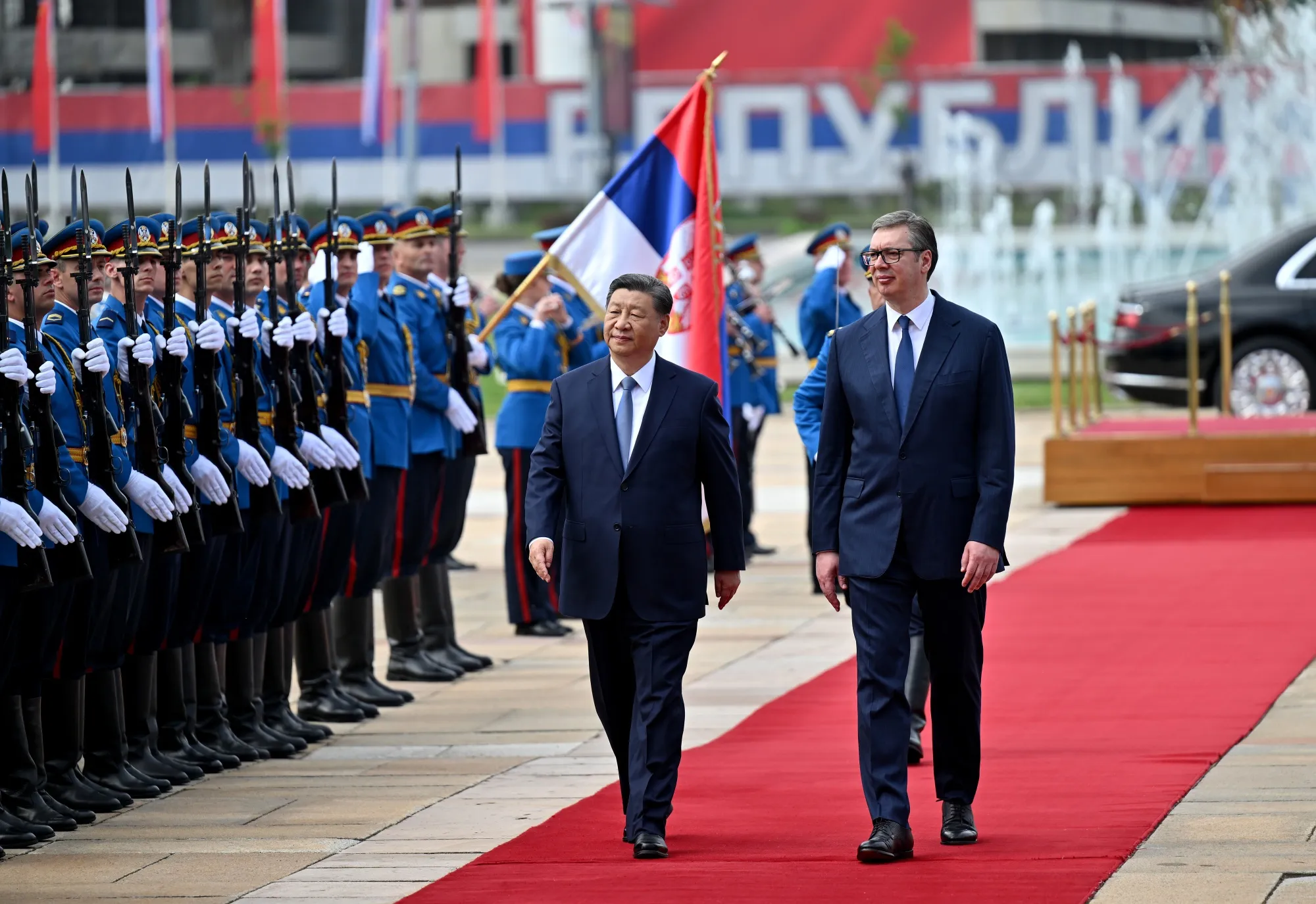 Xi Jinping, China's president, and Serbian counterpart Aleksandar Vucic during an honor guard at the Palace of Serbia in Belgrade on May 8.&nbsp;