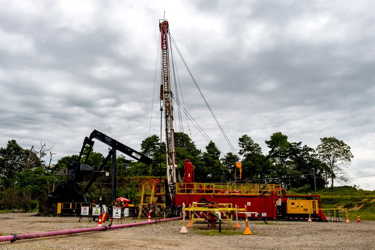 Colombian Frontrunner Vows Swift Unwind of Petro’s Anti-Oil Push