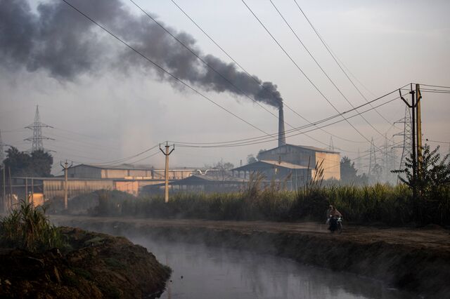 A paper mill's smokestack in Muzaffarnagar spews black smoke, which experts say is the result of incomplete combustion that often leaves particles in the air. 
