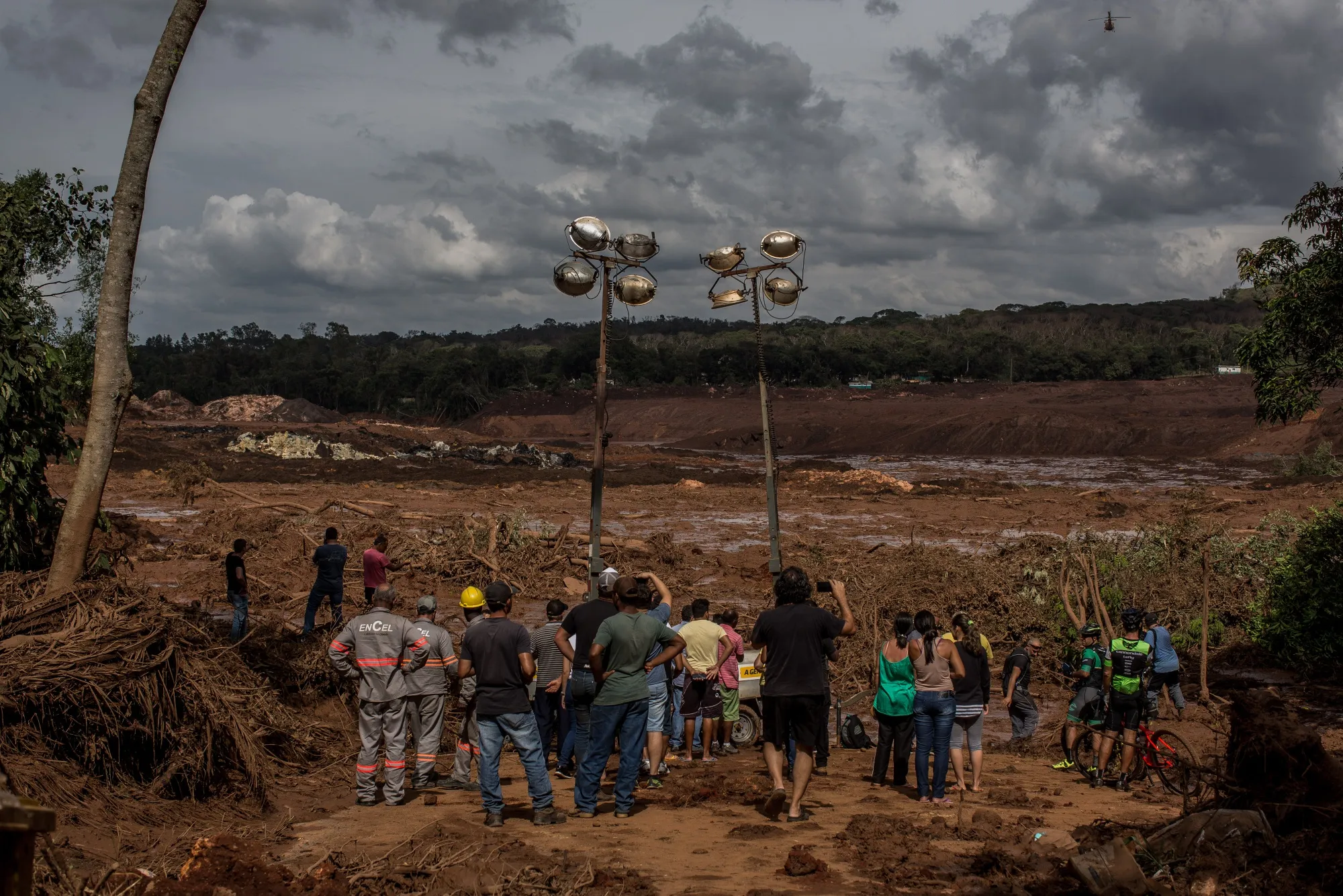 Residents survey damage after a Vale&nbsp;dam burst in Brumadinho, Minas Gerais state, Brazil, in Jan. 2019.&nbsp;