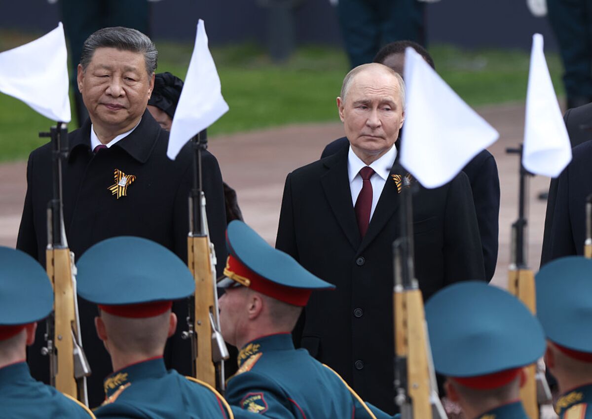 ブルームバーグのニュース記事「中国の習主席がプーチン露大統領と電話会談、米露対話に歓迎表明」の画像