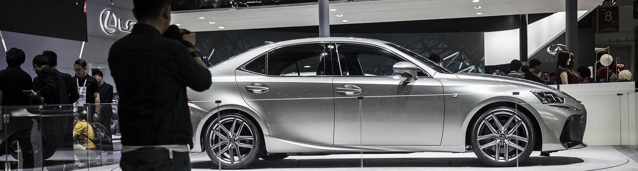 1490329028_lexus lede
