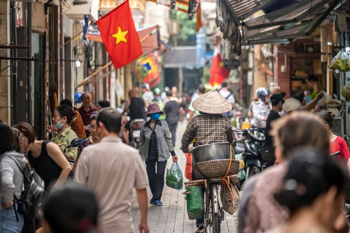 Fitch Ratings Warns Vietnam’s Growth Push May Raise Debt Risks