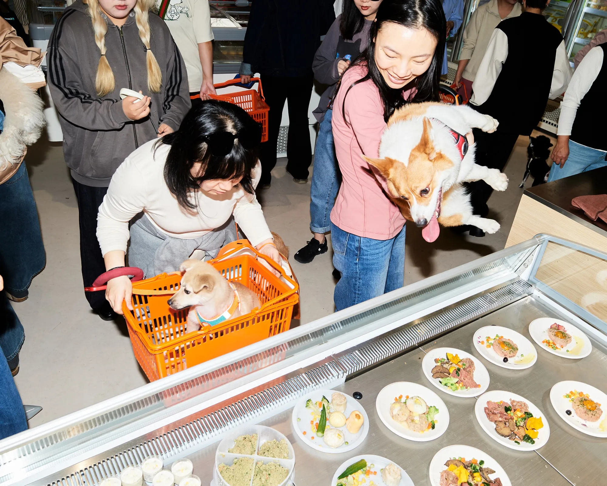 Shoppers at the Pet&amp;Fresh store in Shanghai.