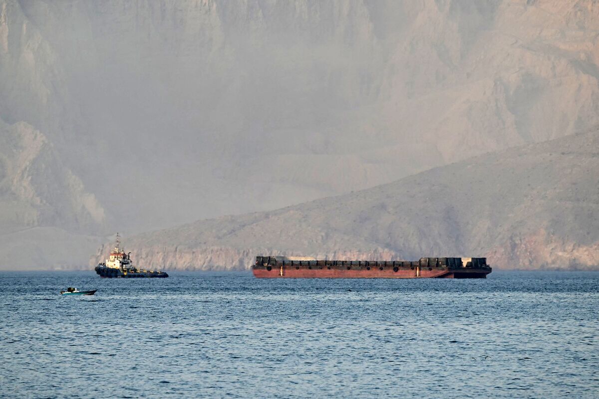 Hormuz Flows Tick Up for Iran-Approved Ships Amid Gulf Blockade
