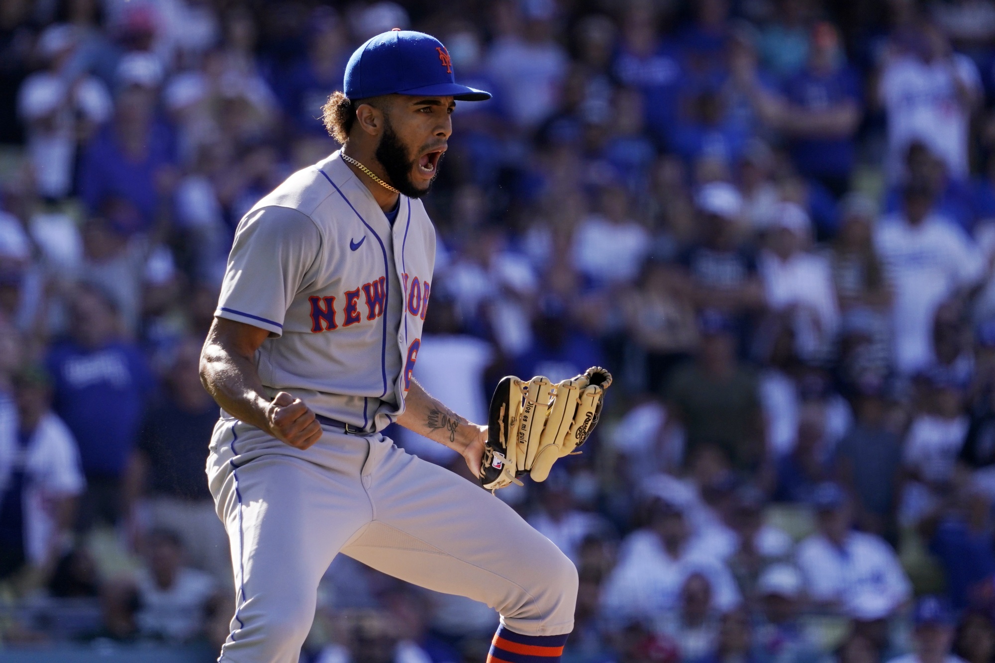 Mets Blow Late Lead But Rally in 10th to Beat Dodgers 5-4 - Bloomberg