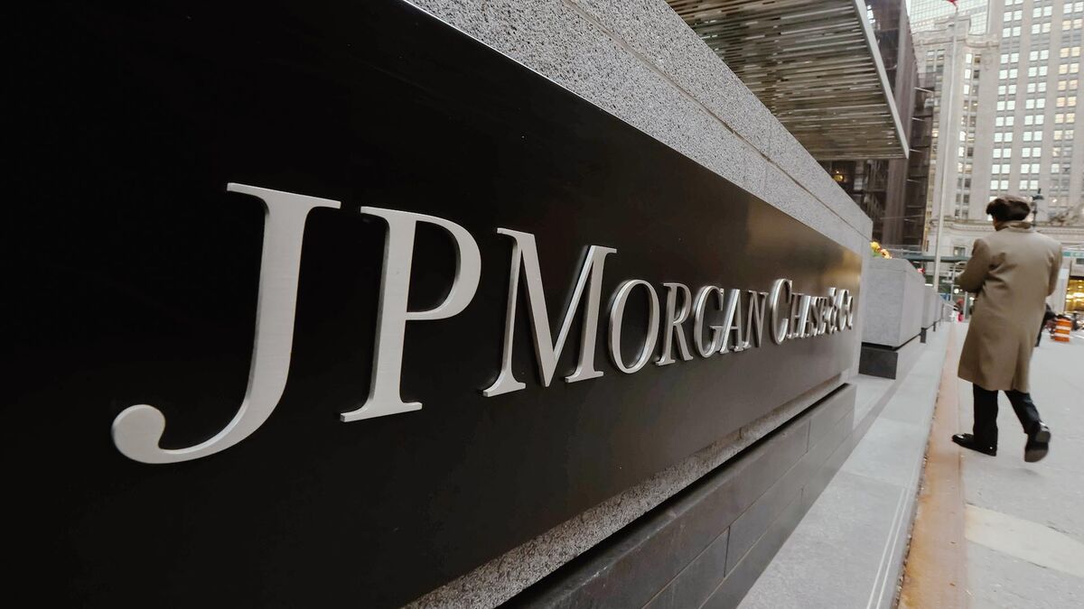 Analyst Warns That Oil Prices Threaten Banks