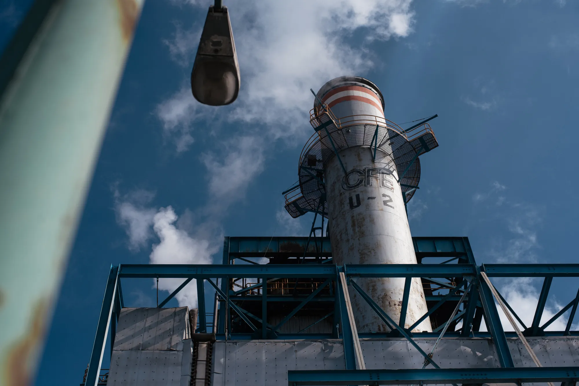 A steam pipe stands at the Comision Federal de Electricidad (CFE) thermal power station in&nbsp;Acolman, Mexico.