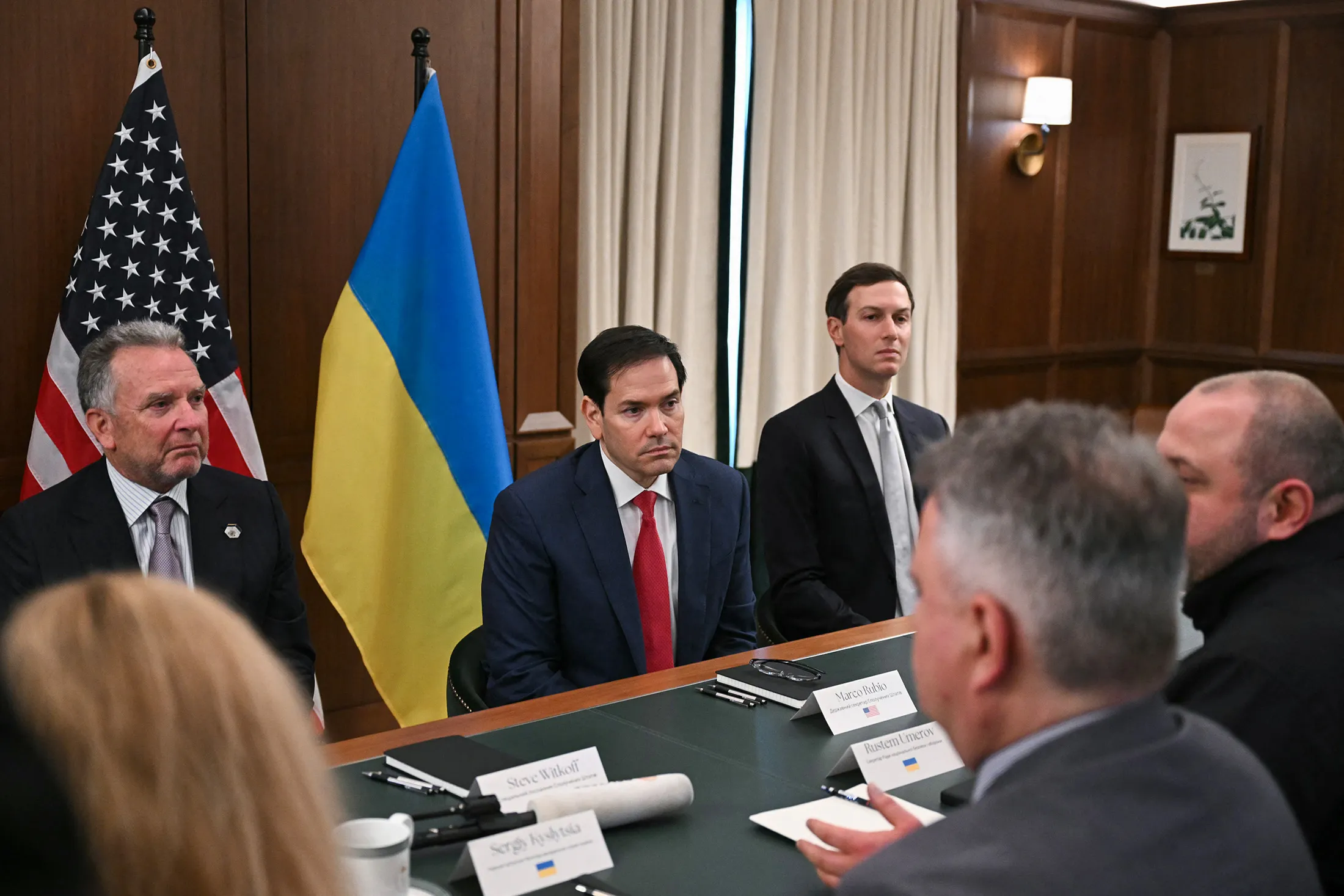 Rubio, Witkoff Meet Ukrainian Team in Pursuit of Peace Deal - Bloomberg