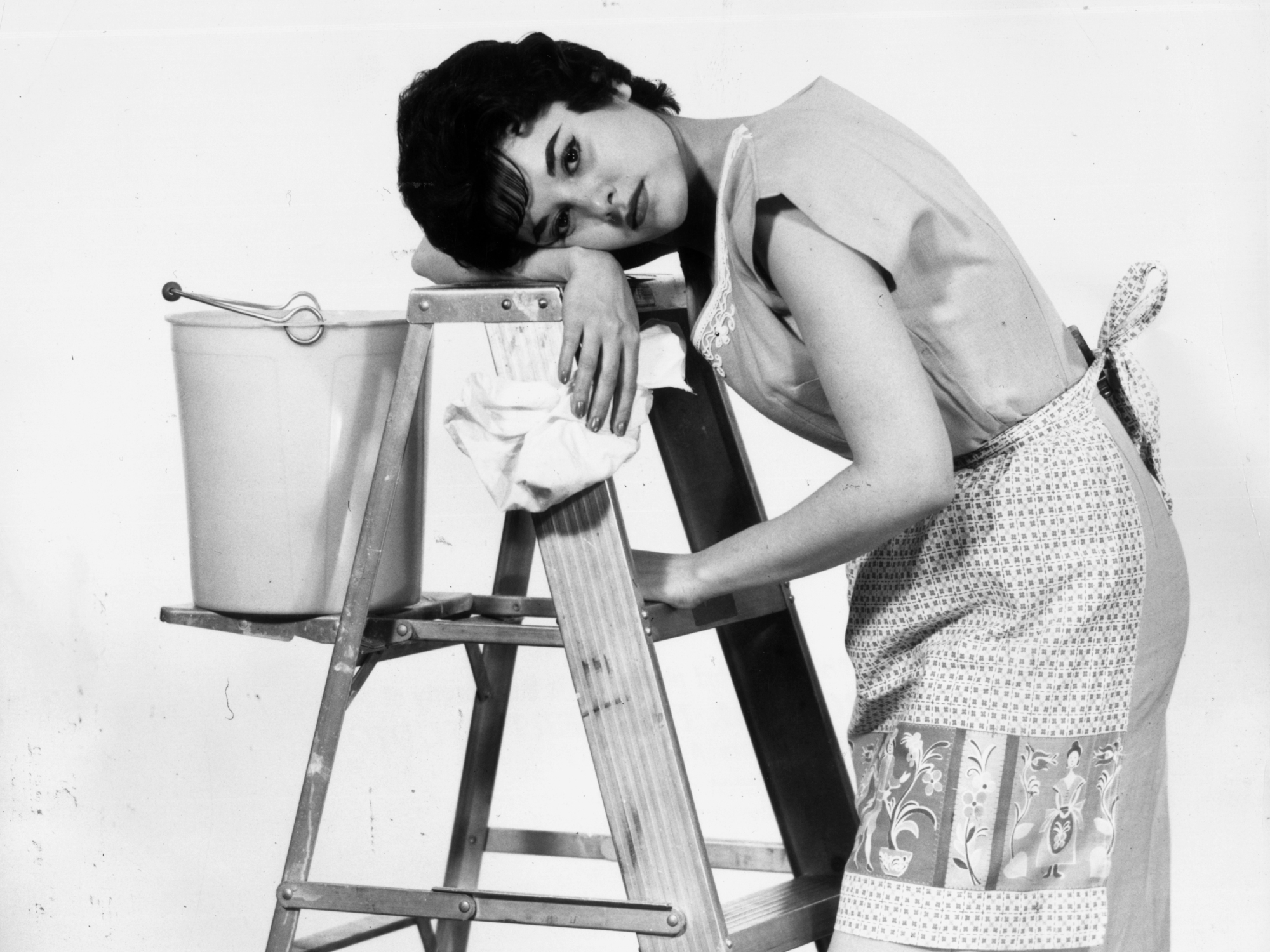 It's Time for Women to Quit Housework (Again) - Bloomberg