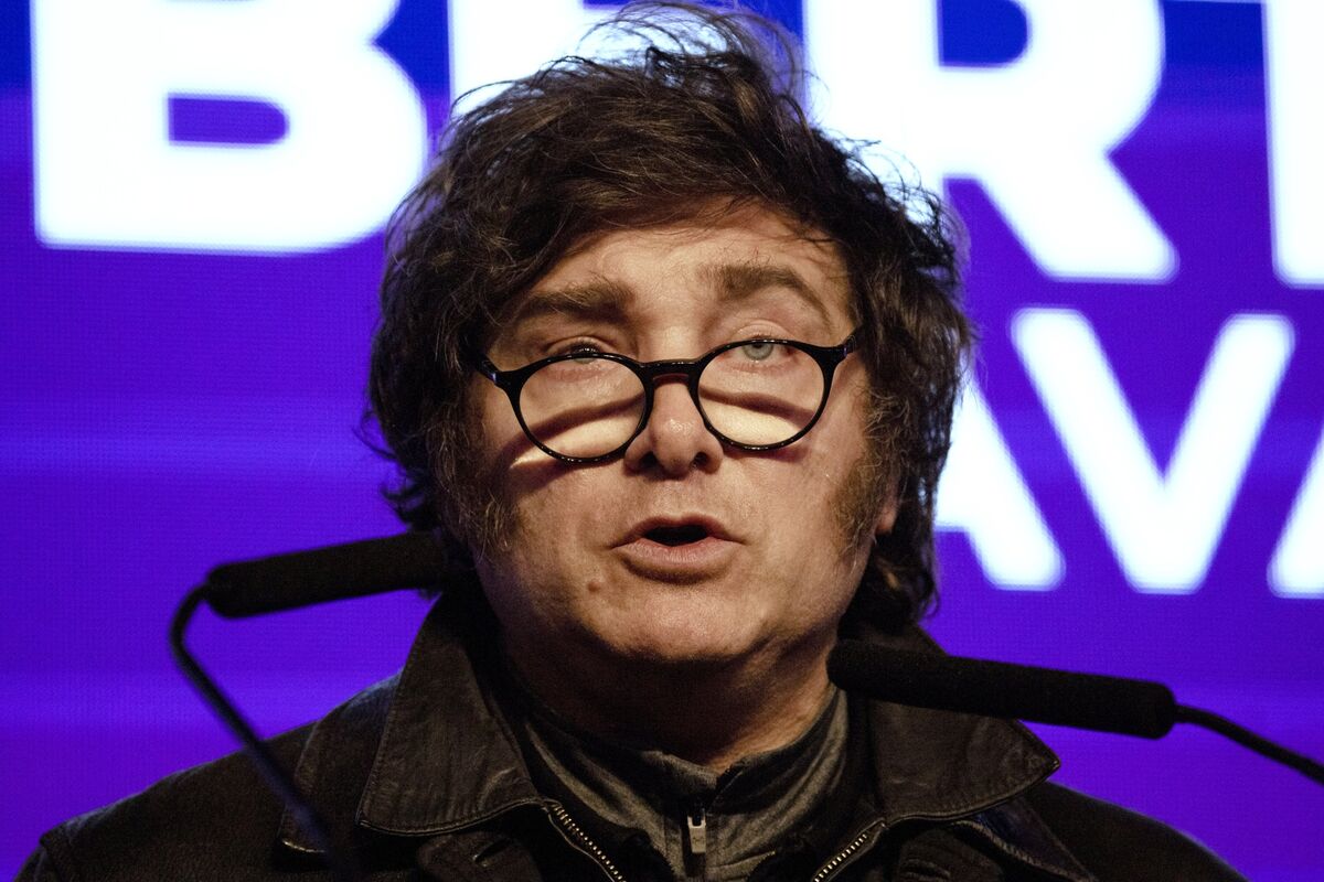 Argentina’s Brokers See Their Losses Mount as Milei Bet Fades