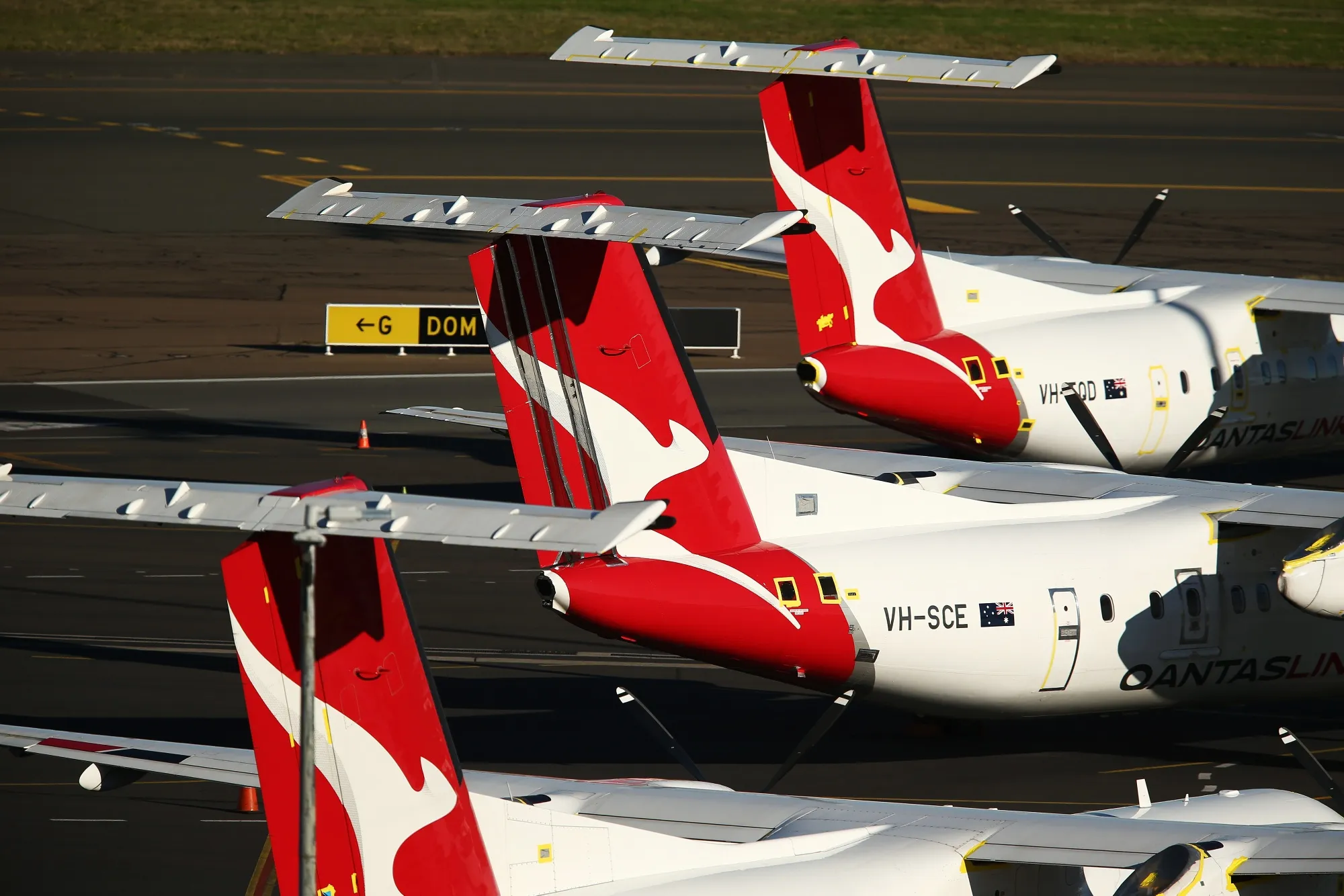Qantas to Raise $1.3 Billion and Cut 6,000 Jobs to Survive Virus 