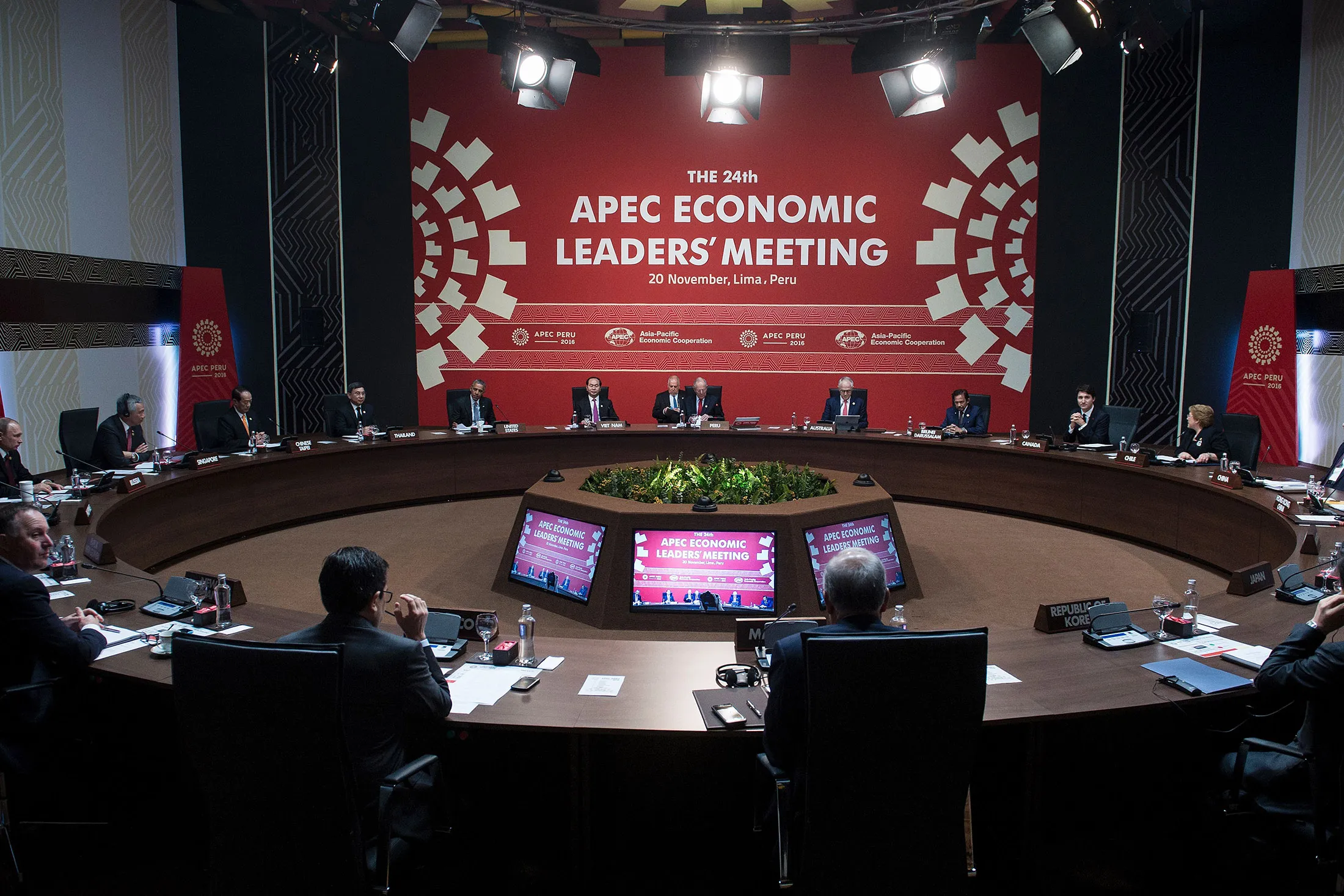 General view of an economic leaders' meeting during the Asia-Pacific Economic Cooperation Summit at Lima's Convention Centre on November 20, 2016 in Lima. Asia-Pacific leaders are expected to send a strong message in defense of free trade as they wrap up a summit that has been overshadowed by US President-elect Donald Trump's protectionism. / AFP / Brendan Smialowski (Photo credit should read BRENDAN SMIALOWSKI/AFP/Getty Images)
