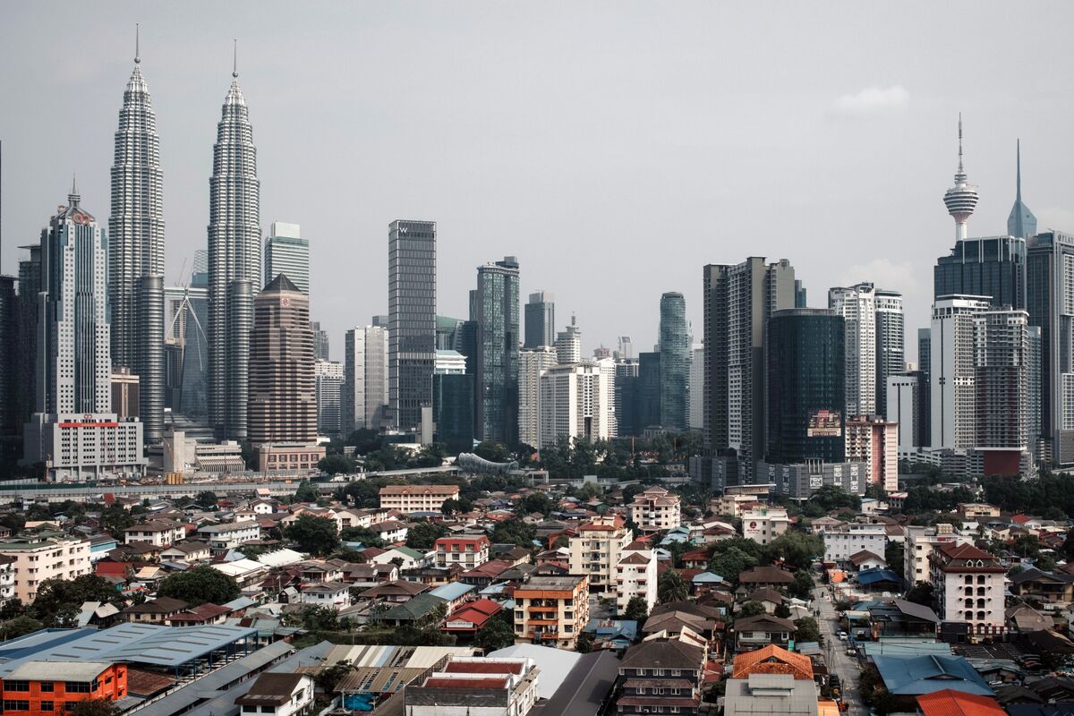 bloomberg.com - Claire Jiao - Malaysia's GDP Grows 5.3% as War Starts to Strain Economy