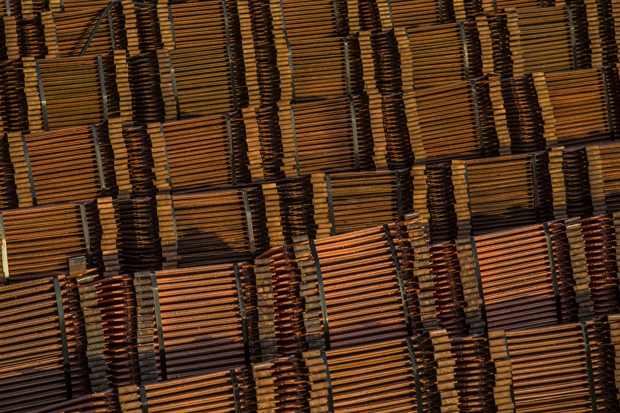 Inventories of the industrial metal on the Shanghai Futures Exchange fell for the third straight week and are now at the lowest in more than a month.&nbsp;