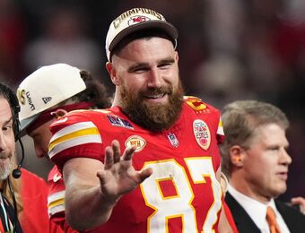 relates to Chiefs sign star tight end Travis Kelce to new 2-year, $34.25 million deal, AP source says