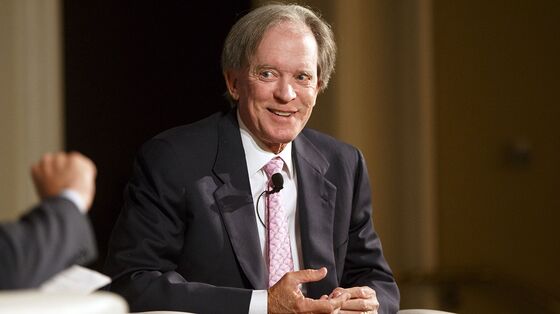 Bill Gross Says Investors Should Play Defense as Stimulus Ebbs
